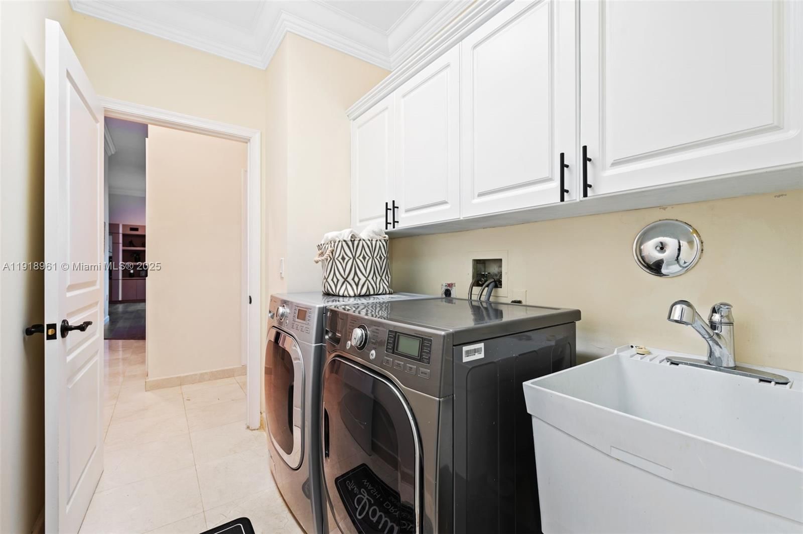 Real estate property located at 3058 Lakewood Dr, Broward, Lakewood In Weston Hills, Weston, FL