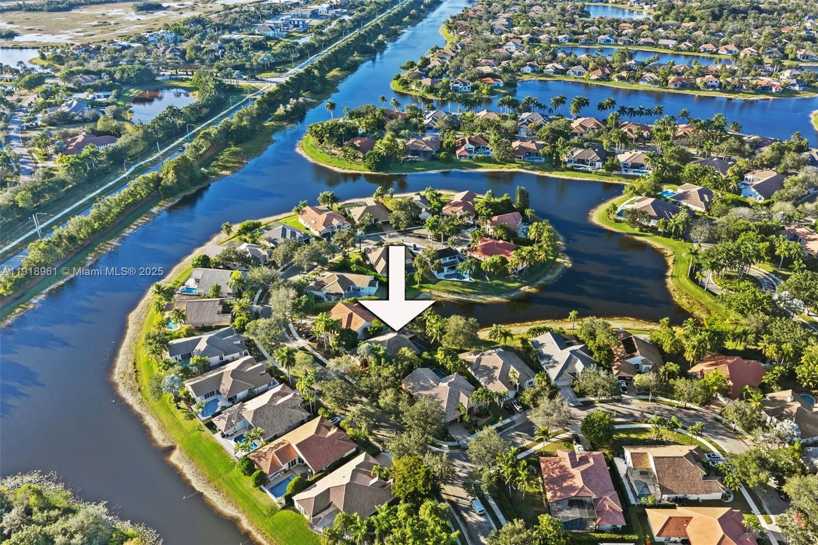 Real estate property located at 3058 Lakewood Dr, Broward, Lakewood In Weston Hills, Weston, FL