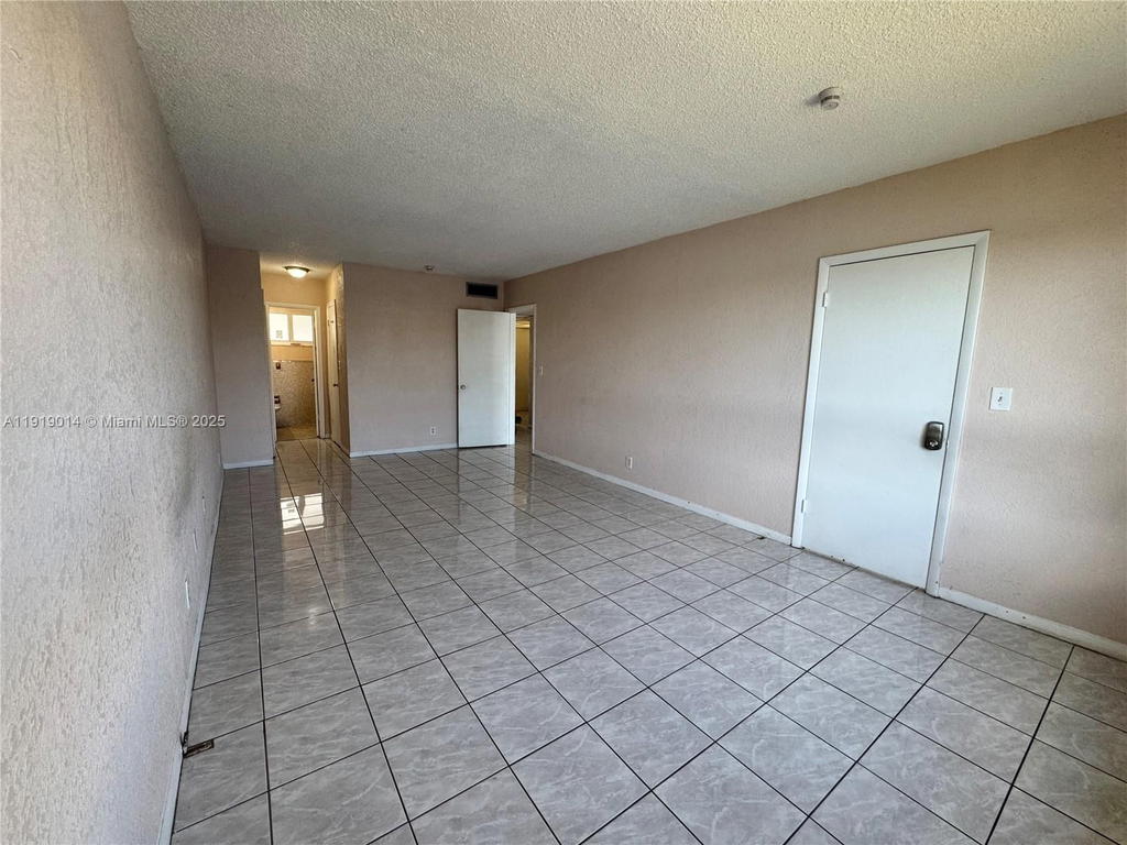 Real estate property located at 19255 2nd Ave #2218, Miami-dade, Star Lake North Nautilus, Miami, FL