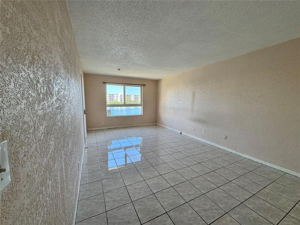 Real estate property located at 19255 2nd Ave #2218, Miami-dade, Star Lake North Nautilus, Miami, FL