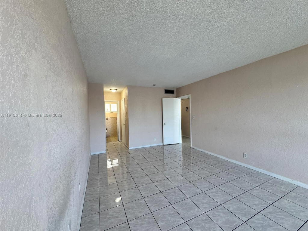 Real estate property located at 19255 2nd Ave #2218, Miami-dade, Star Lake North Nautilus, Miami, FL