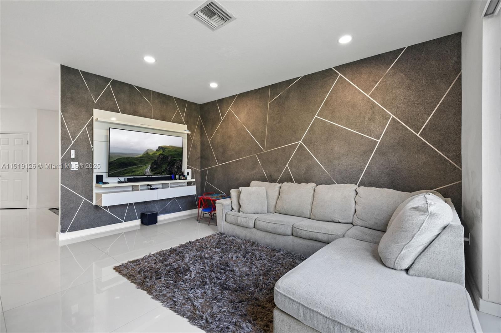 Real estate property located at 8780 116th Path, Miami-dade, St Moritz Estates, Doral, FL