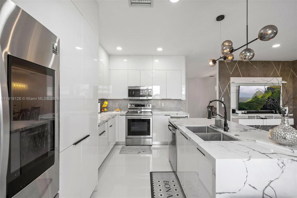 Real estate property located at 8780 116th Path, Miami-dade, St Moritz Estates, Doral, FL