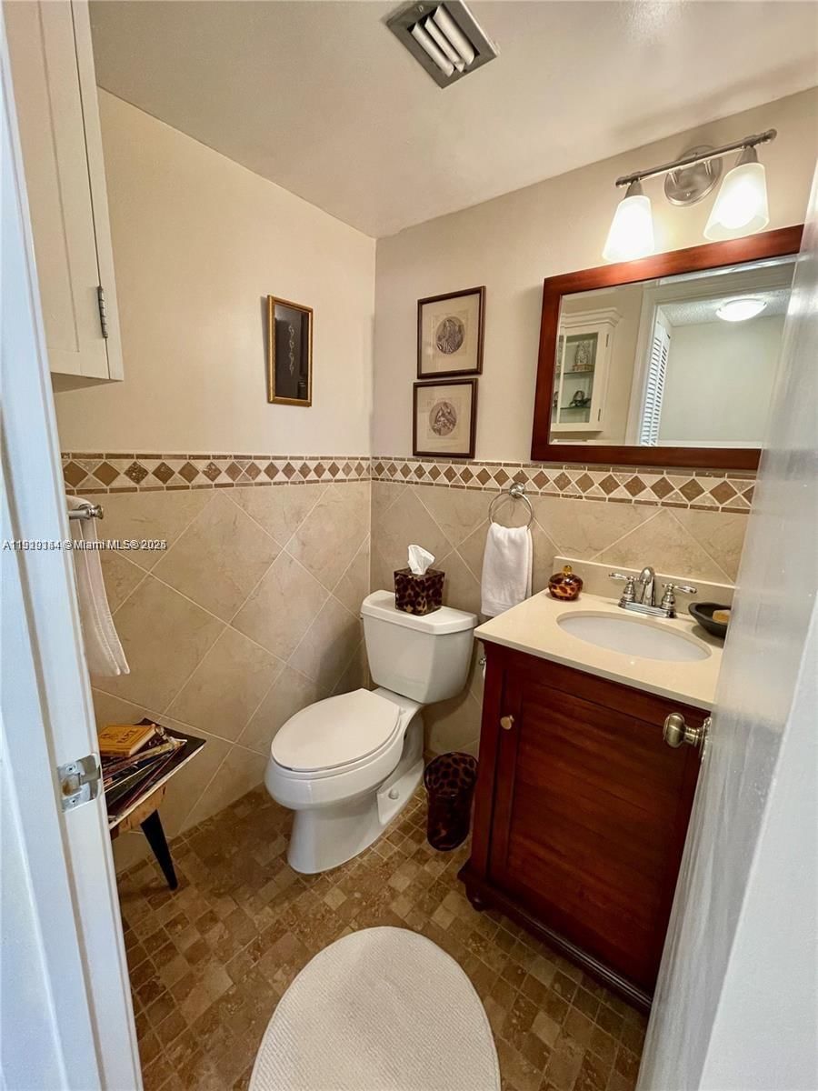 Real estate property located at 8592 Sunrise Blvd #111, Broward, Jacaranda Heights Condo, Plantation, FL