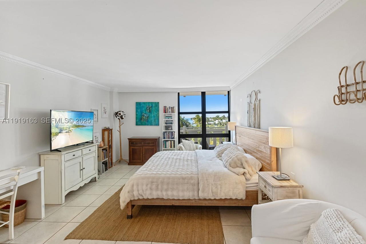Real estate property located at 1121 Crandon Blvd D404, Miami-dade, Towers Of Key Biscayne Co, Key Biscayne, FL