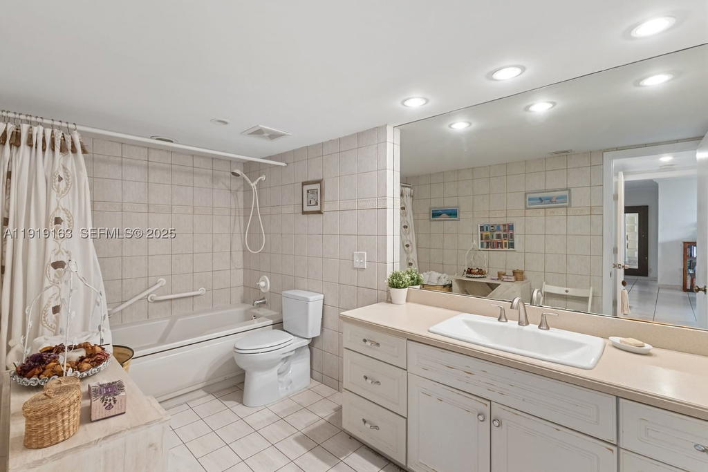 Real estate property located at 1121 Crandon Blvd D404, Miami-dade, Towers Of Key Biscayne Co, Key Biscayne, FL