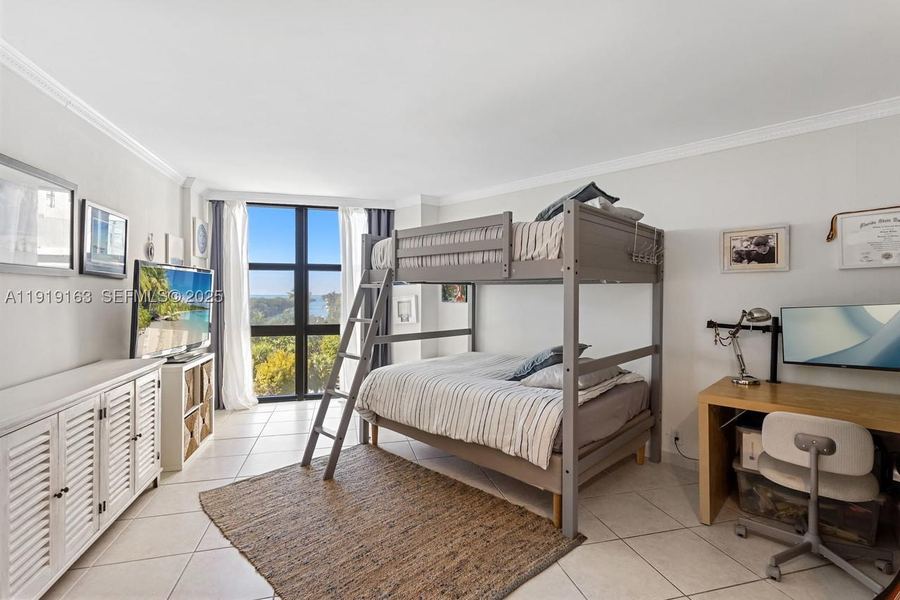 Real estate property located at 1121 Crandon Blvd D404, Miami-dade, Towers Of Key Biscayne Co, Key Biscayne, FL