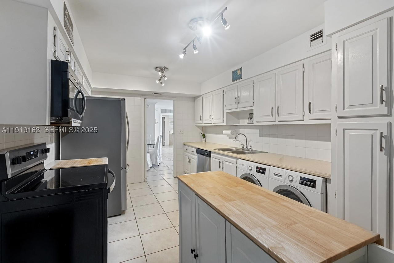 Real estate property located at 1121 Crandon Blvd D404, Miami-dade, Towers Of Key Biscayne Co, Key Biscayne, FL