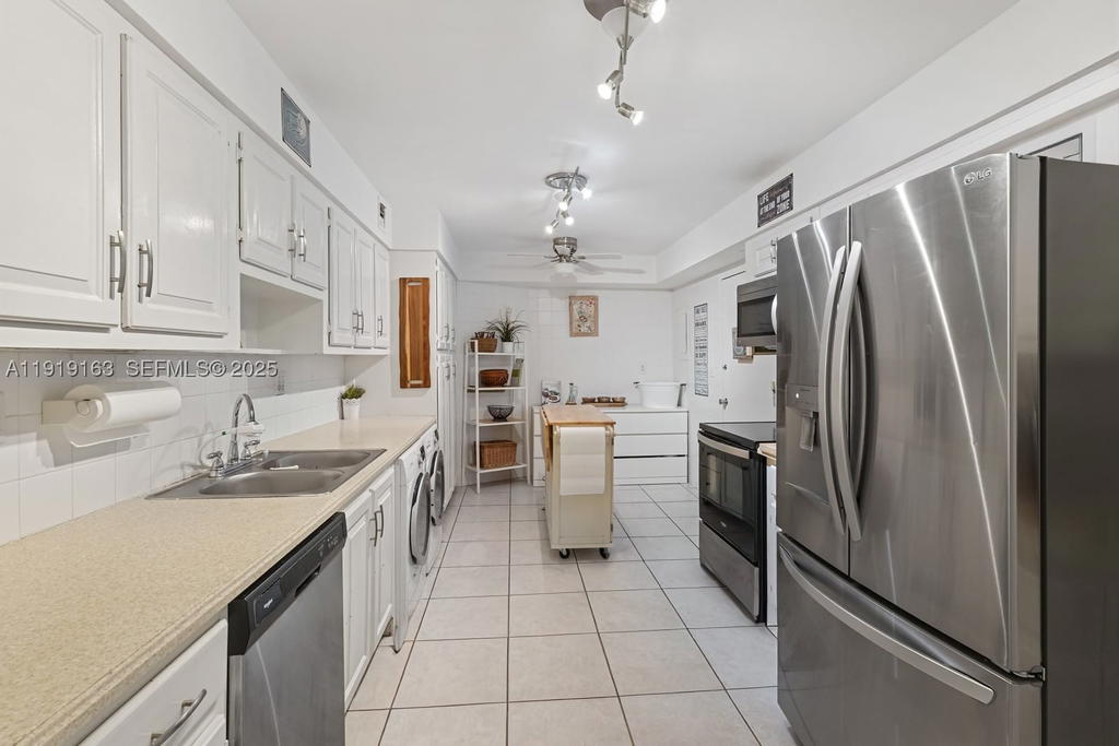 Real estate property located at 1121 Crandon Blvd D404, Miami-dade, Towers Of Key Biscayne Co, Key Biscayne, FL