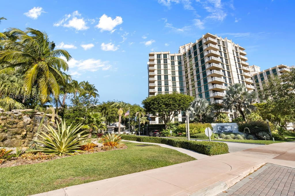 Real estate property located at 1121 Crandon Blvd D404, Miami-dade, Towers Of Key Biscayne Co, Key Biscayne, FL