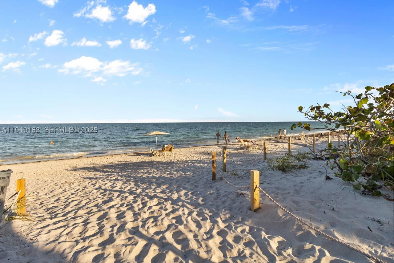 Real estate property located at 1121 Crandon Blvd D404, Miami-dade, Towers Of Key Biscayne Co, Key Biscayne, FL