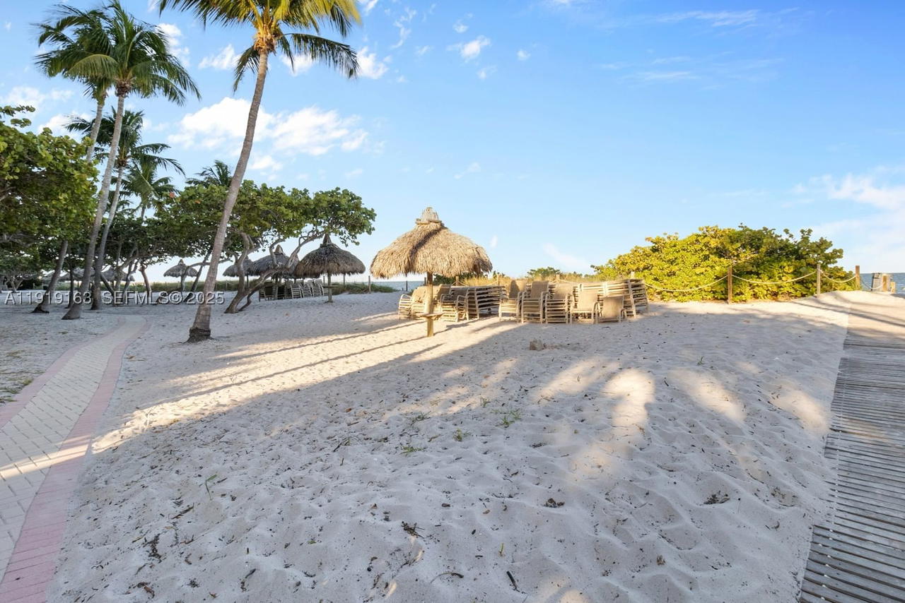 Real estate property located at 1121 Crandon Blvd D404, Miami-dade, Towers Of Key Biscayne Co, Key Biscayne, FL