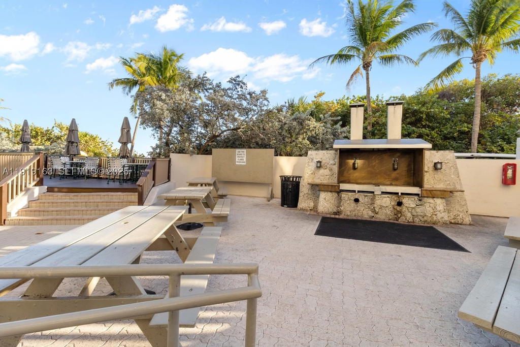 Real estate property located at 1121 Crandon Blvd D404, Miami-dade, Towers Of Key Biscayne Co, Key Biscayne, FL