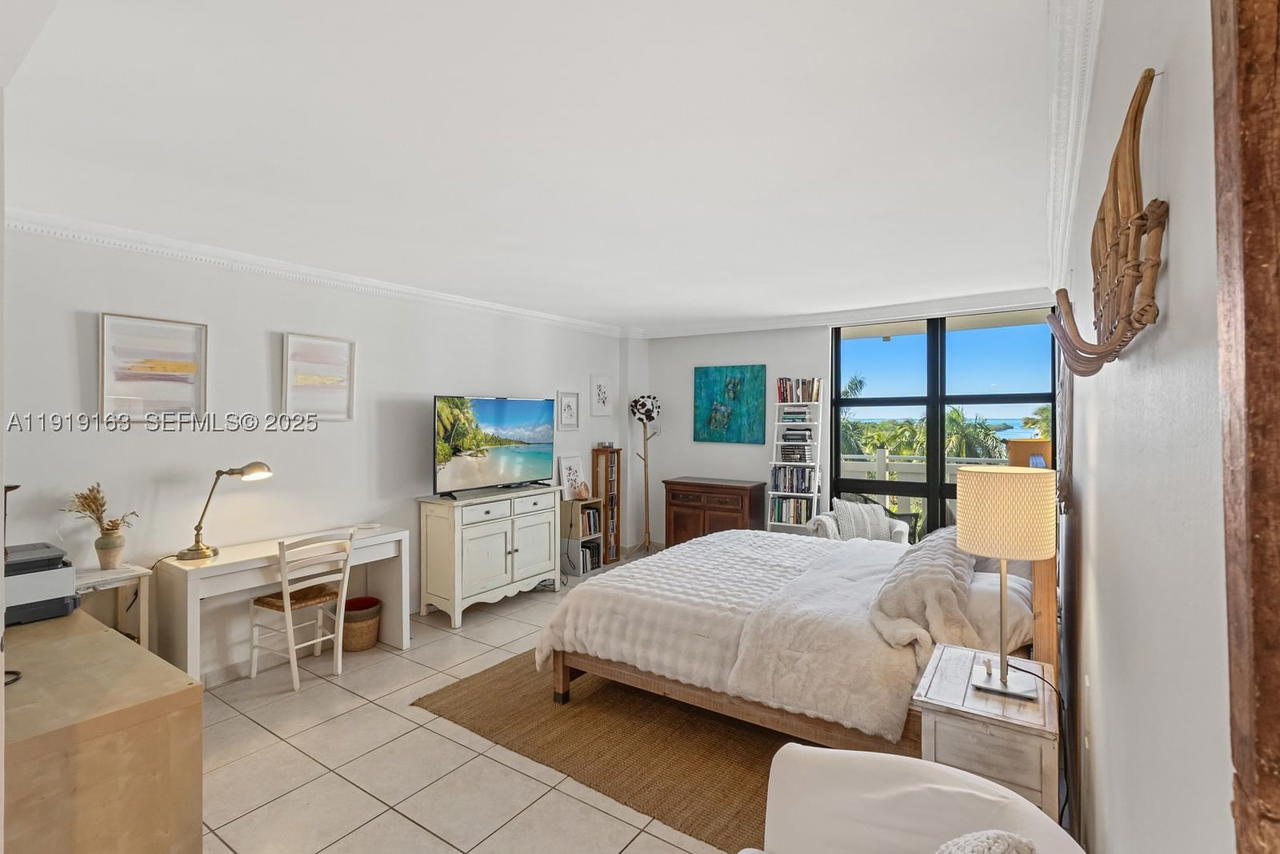 Real estate property located at 1121 Crandon Blvd D404, Miami-dade, Towers Of Key Biscayne Co, Key Biscayne, FL