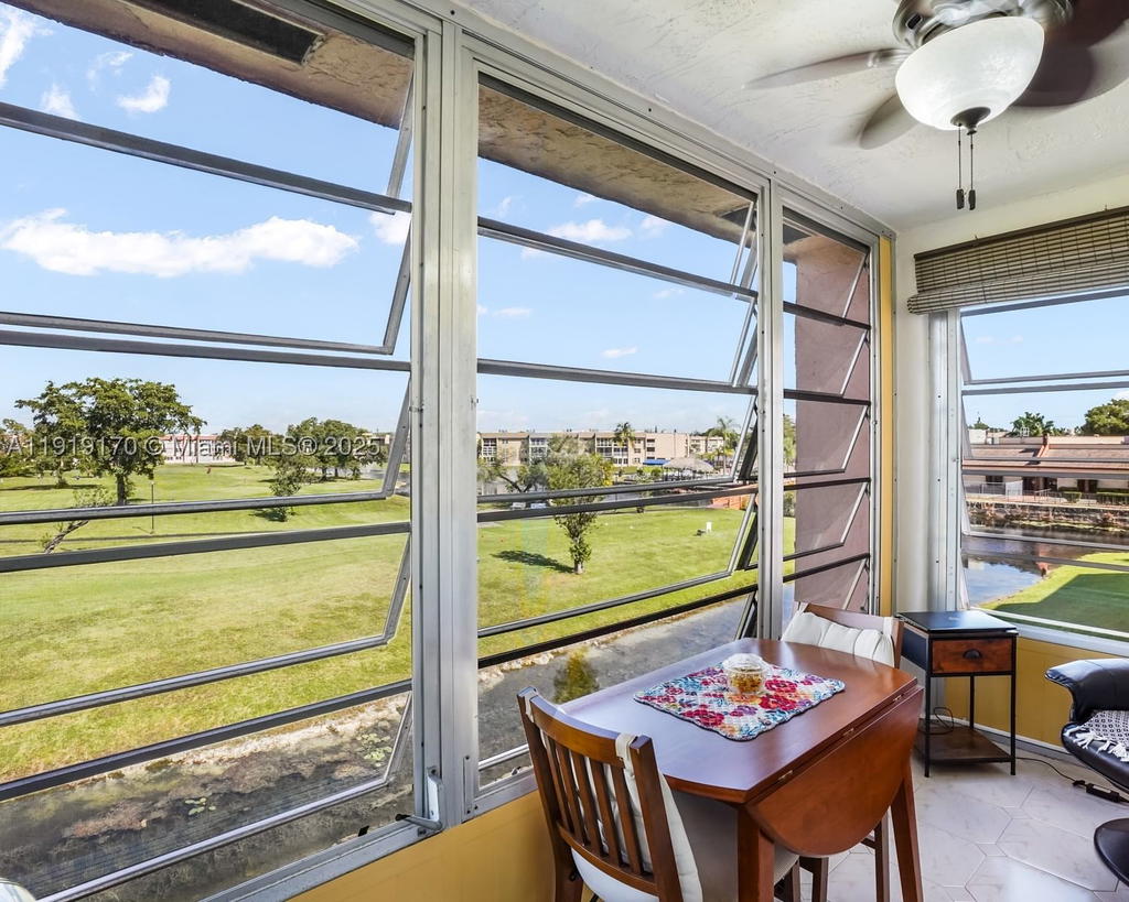 Real estate property located at 9401 Sunrise Lakes Blvd #302, Broward, Sunrise Lakes 118 Condo, Sunrise, FL