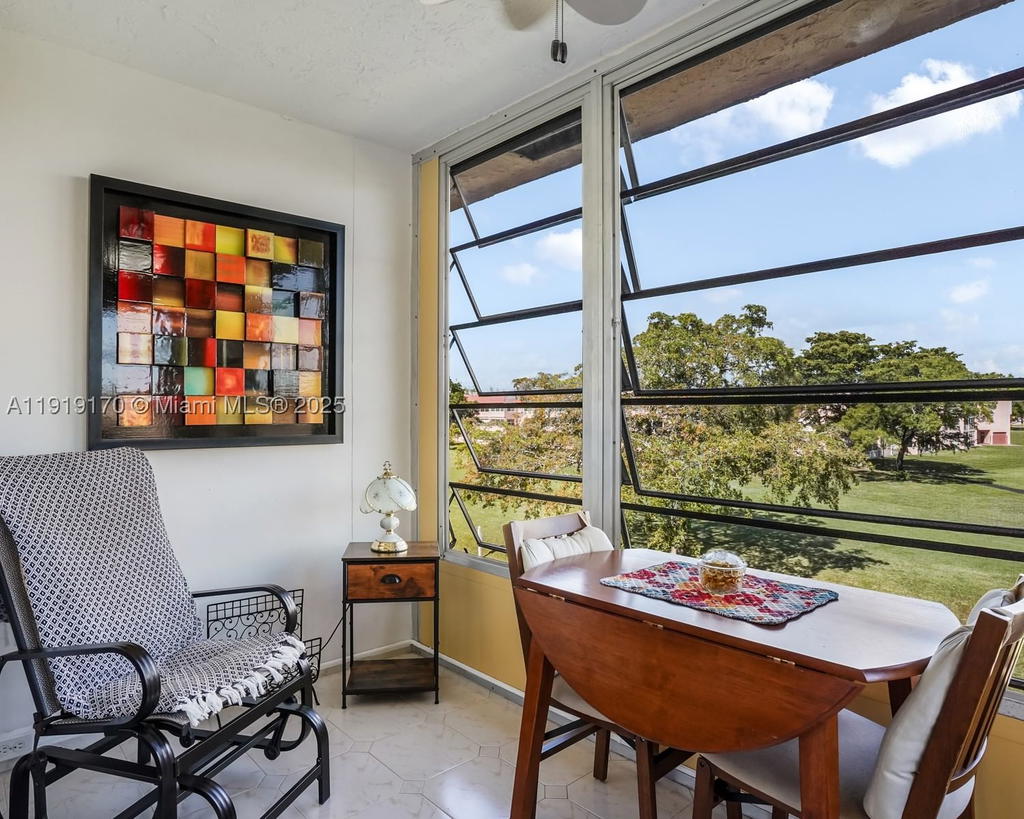 Real estate property located at 9401 Sunrise Lakes Blvd #302, Broward, Sunrise Lakes 118 Condo, Sunrise, FL