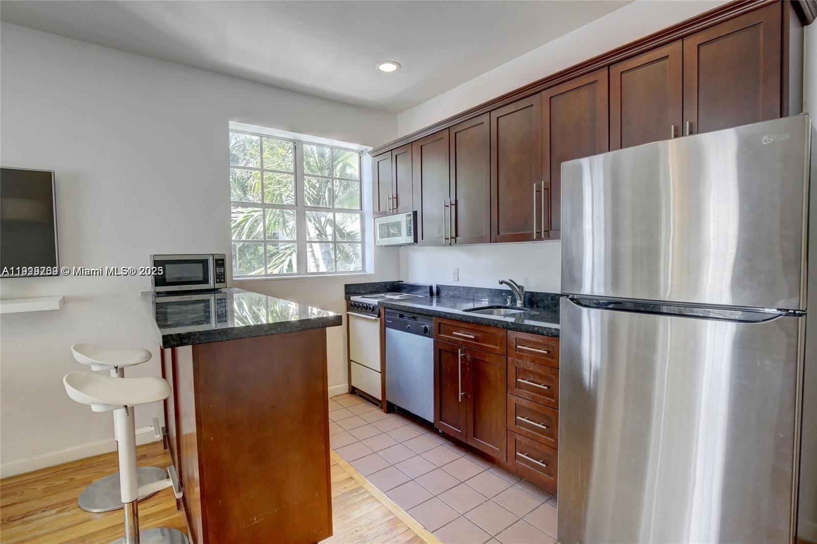 Real estate property located at 1127 Euclid Ave #206, Miami-dade, Arvilla Condo, Miami Beach, FL