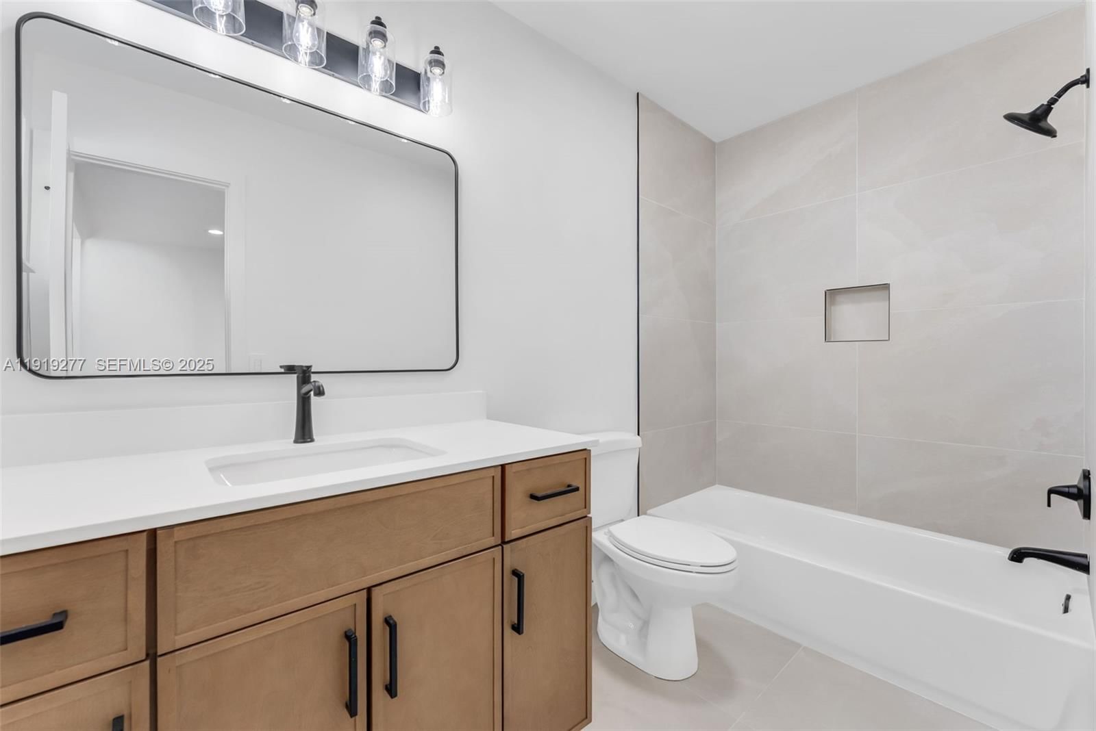 Real estate property located at 10512 3rd St, Broward, Pembroke Pointe Sec One, Pembroke Pines, FL