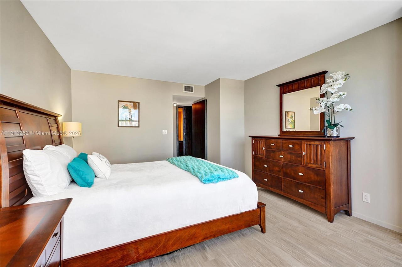 Real estate property located at 2301 Ocean Dr #1204, Broward, Catania Condo, Hollywood, FL