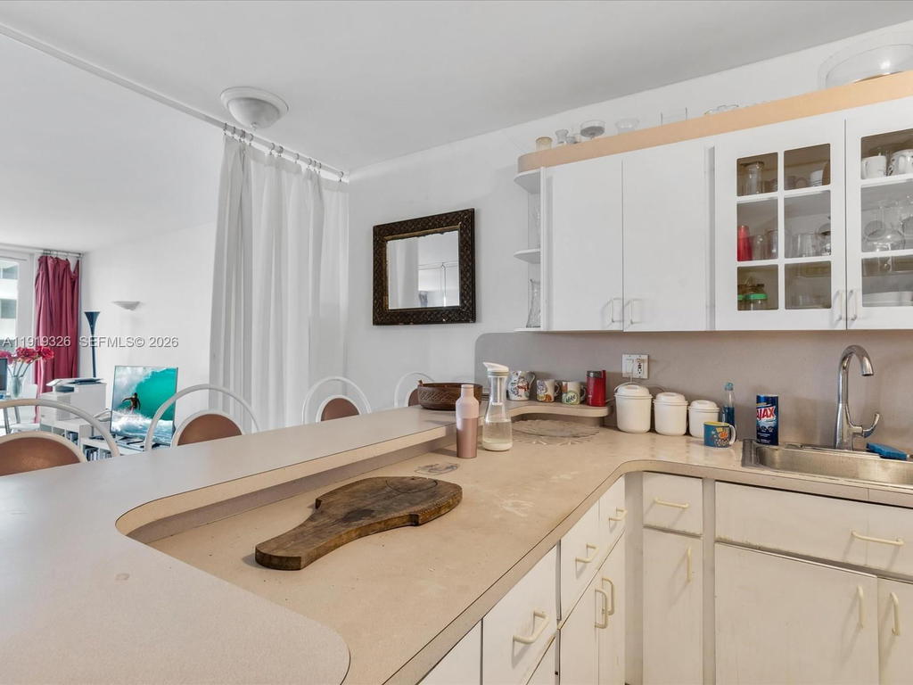 Real estate property located at 100 Lincoln Rd #423, Miami-dade, The Decoplage Condo, Miami Beach, FL