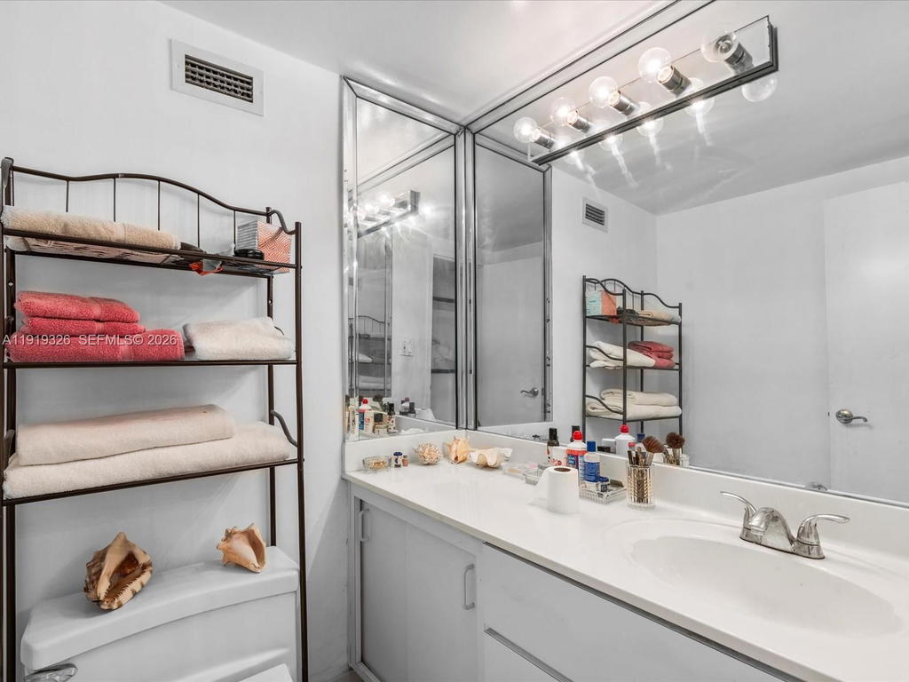 Real estate property located at 100 Lincoln Rd #423, Miami-dade, The Decoplage Condo, Miami Beach, FL