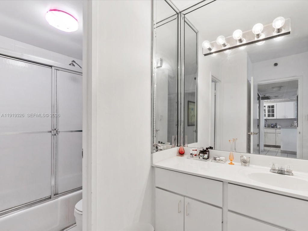 Real estate property located at 100 Lincoln Rd #423, Miami-dade, The Decoplage Condo, Miami Beach, FL