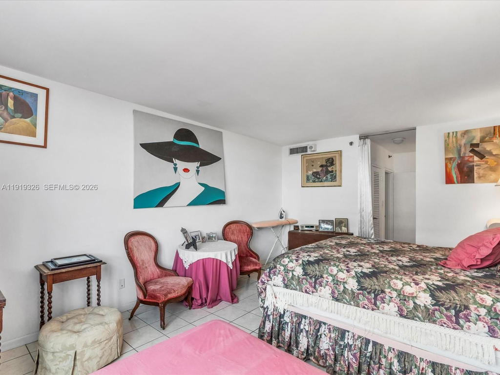 Real estate property located at 100 Lincoln Rd #423, Miami-dade, The Decoplage Condo, Miami Beach, FL