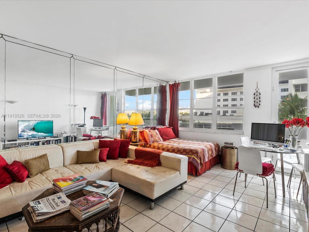 Real estate property located at 100 Lincoln Rd #423, Miami-dade, The Decoplage Condo, Miami Beach, FL