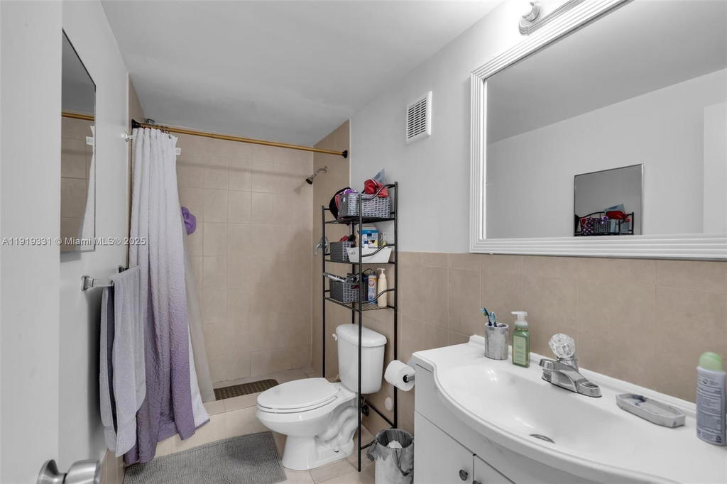 Real estate property located at 9621 77th Ave #204B, Miami-dade, Woodside In Kendall Condo, Miami, FL