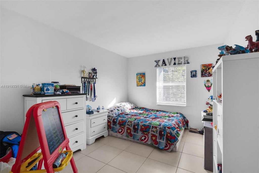 Real estate property located at 9621 77th Ave #204B, Miami-dade, Woodside In Kendall Condo, Miami, FL