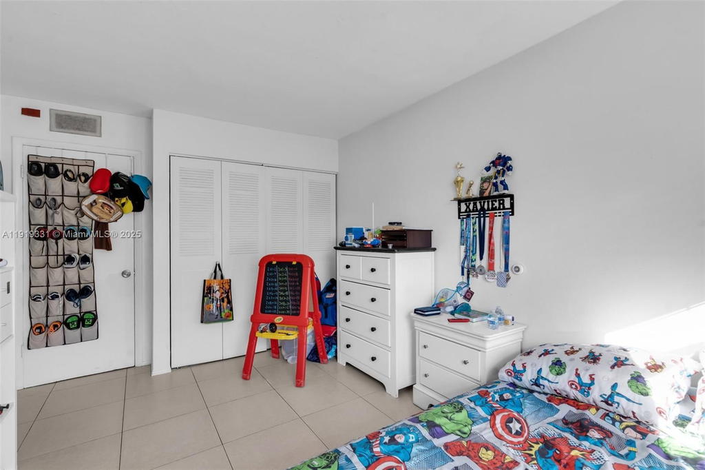 Real estate property located at 9621 77th Ave #204B, Miami-dade, Woodside In Kendall Condo, Miami, FL