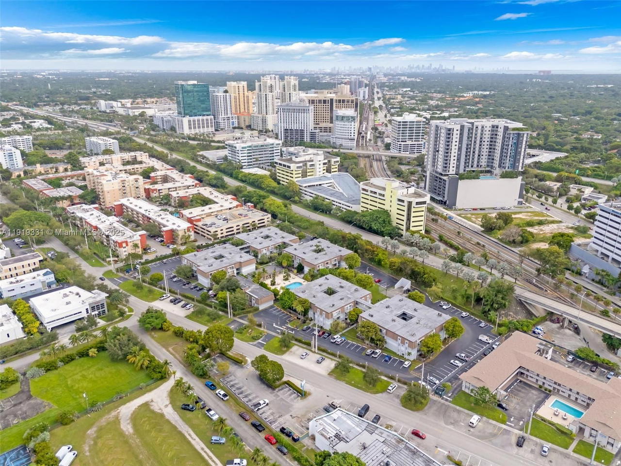 Real estate property located at 9621 77th Ave #204B, Miami-dade, Woodside In Kendall Condo, Miami, FL