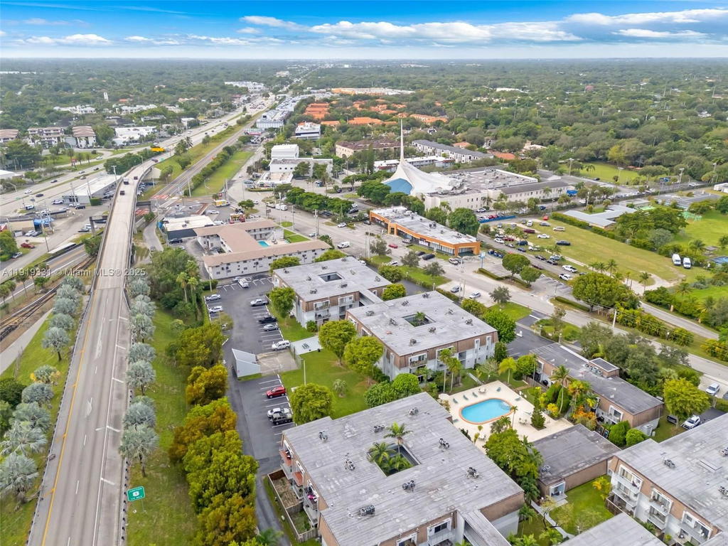 Real estate property located at 9621 77th Ave #204B, Miami-dade, Woodside In Kendall Condo, Miami, FL