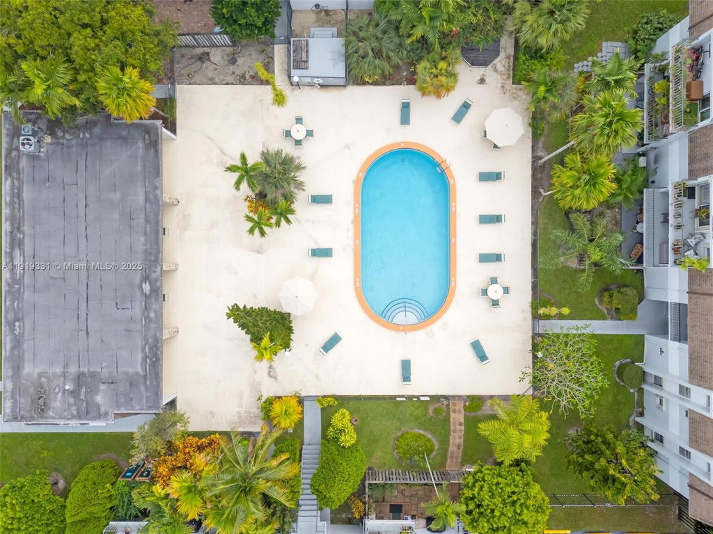 Real estate property located at 9621 77th Ave #204B, Miami-dade, Woodside In Kendall Condo, Miami, FL