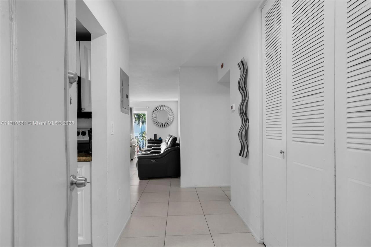 Real estate property located at 9621 77th Ave #204B, Miami-dade, Woodside In Kendall Condo, Miami, FL