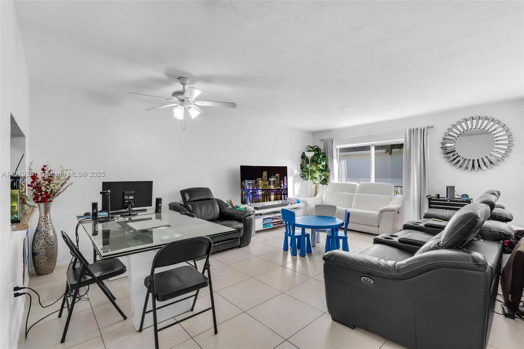 Real estate property located at 9621 77th Ave #204B, Miami-dade, Woodside In Kendall Condo, Miami, FL