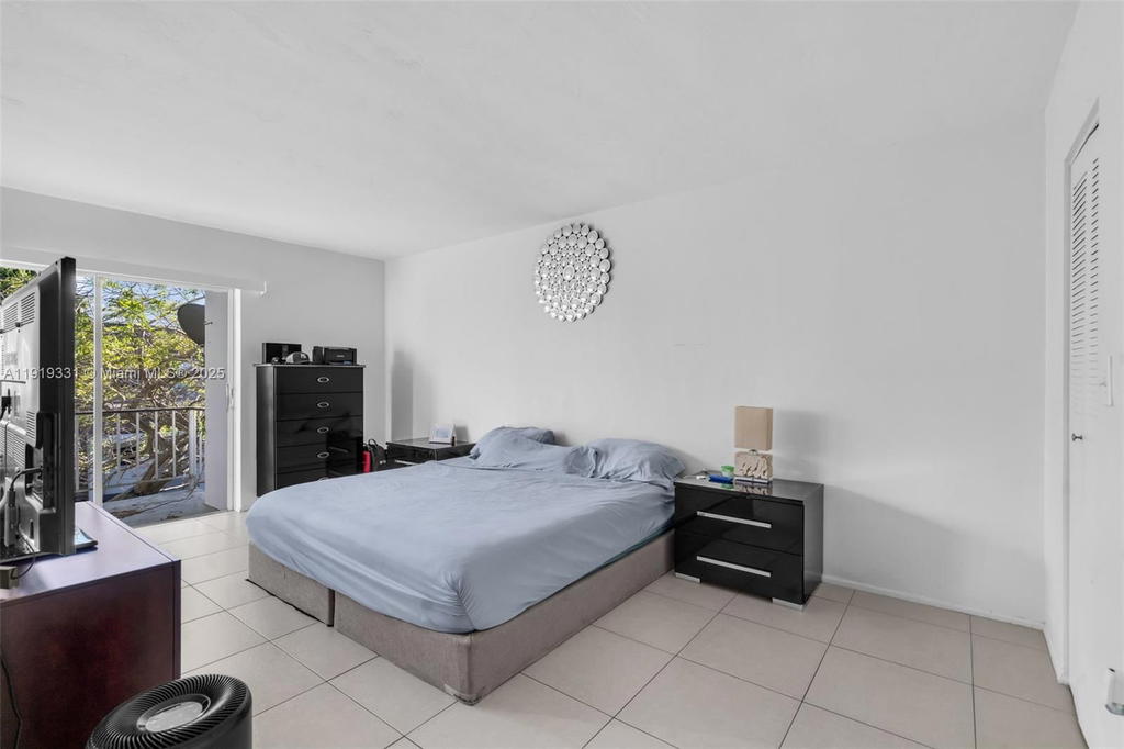 Real estate property located at 9621 77th Ave #204B, Miami-dade, Woodside In Kendall Condo, Miami, FL