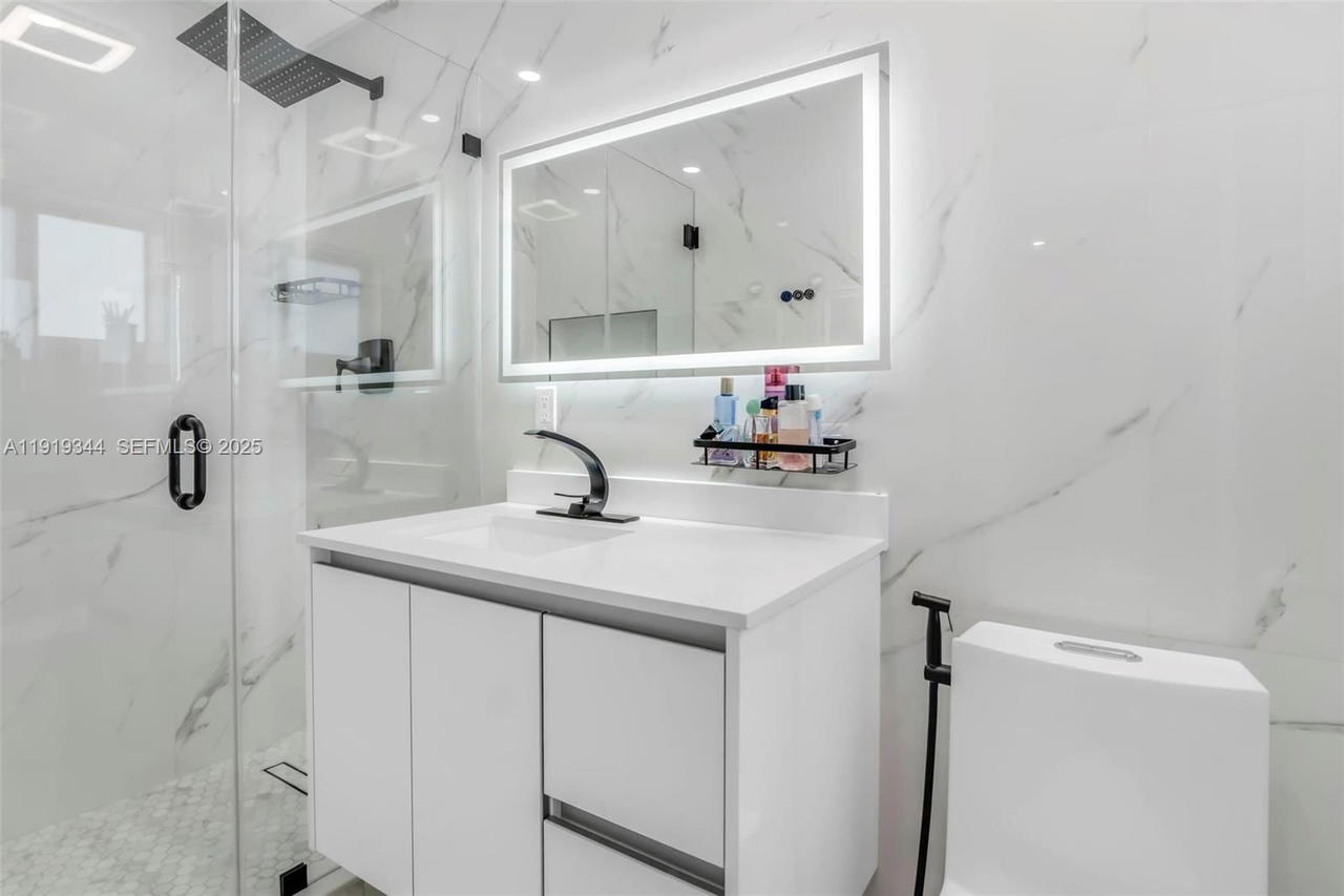 Real estate property located at 330 70th Ave, Broward, Boulevard Heights Sec 7, Hollywood, FL