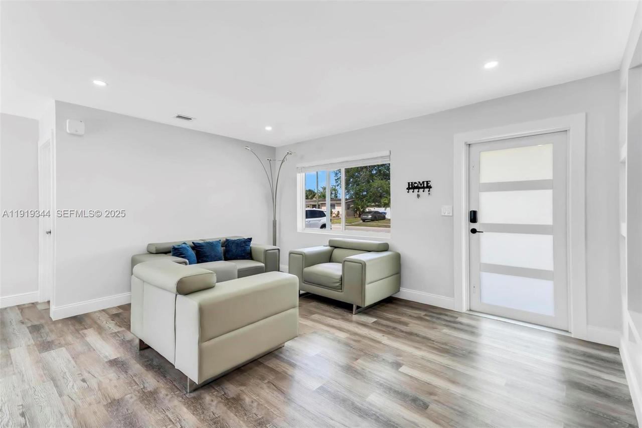 Real estate property located at 330 70th Ave, Broward, Boulevard Heights Sec 7, Hollywood, FL