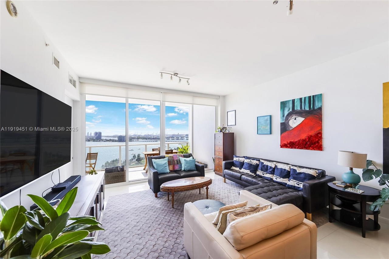 Real estate property located at 2020 Bayshore Dr #1604, Miami-dade, Paramount Bay Condo, Miami, FL