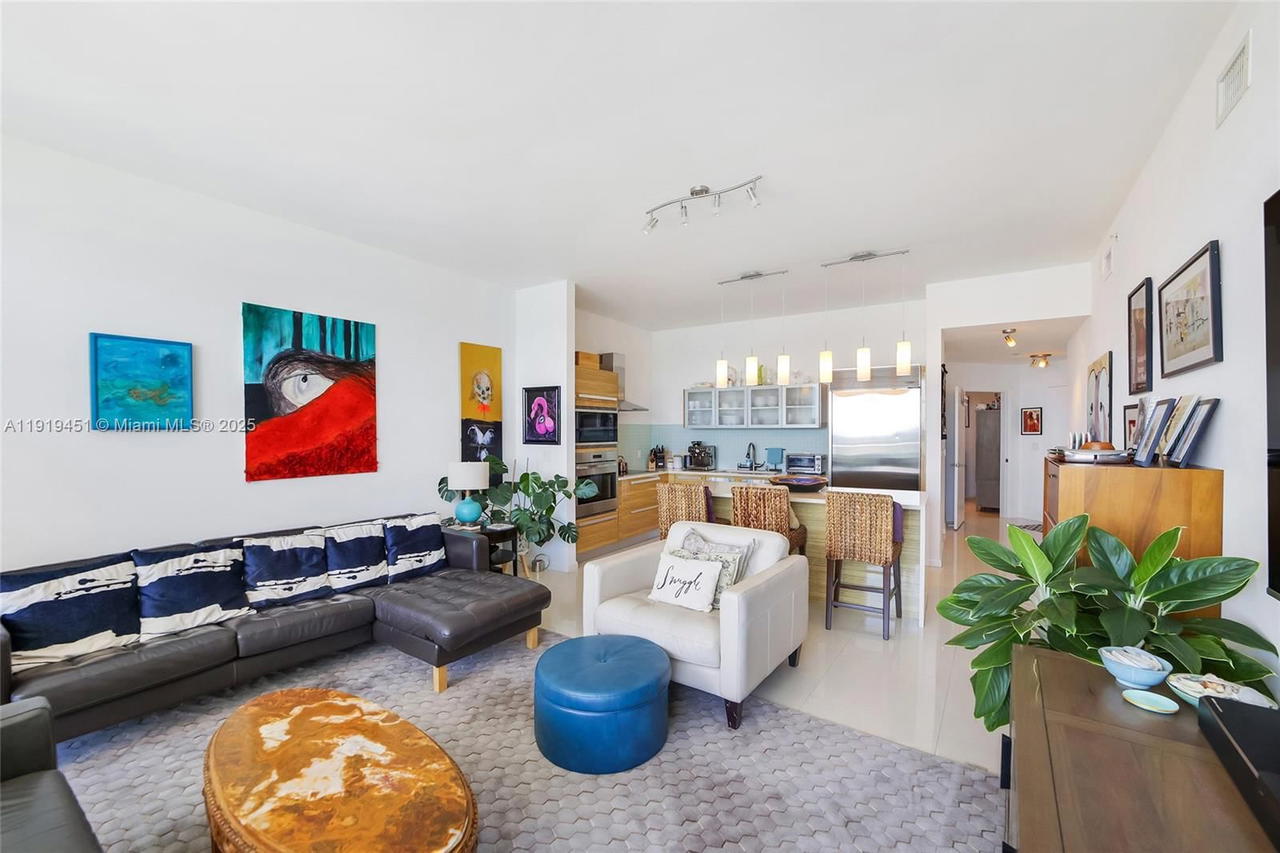 Real estate property located at 2020 Bayshore Dr #1604, Miami-dade, Paramount Bay Condo, Miami, FL
