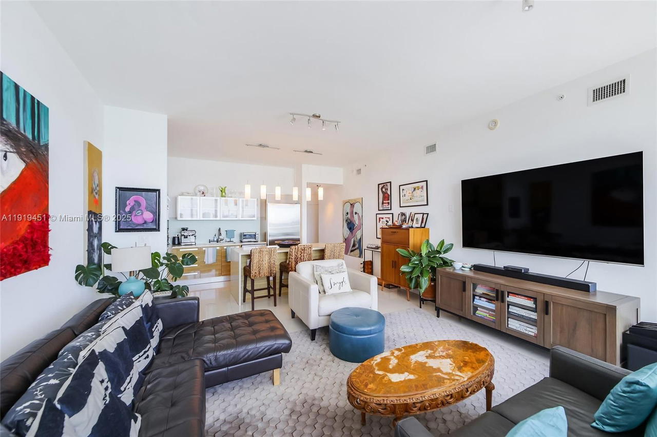 Real estate property located at 2020 Bayshore Dr #1604, Miami-dade, Paramount Bay Condo, Miami, FL