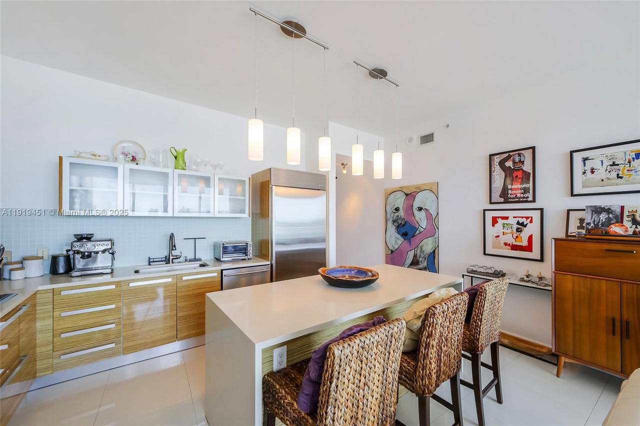 Real estate property located at 2020 Bayshore Dr #1604, Miami-dade, Paramount Bay Condo, Miami, FL
