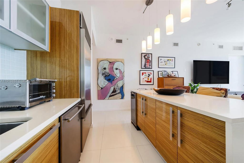 Real estate property located at 2020 Bayshore Dr #1604, Miami-dade, Paramount Bay Condo, Miami, FL