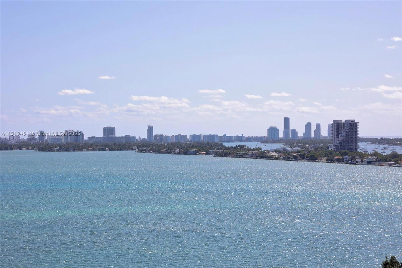 Real estate property located at 2020 Bayshore Dr #1604, Miami-dade, Paramount Bay Condo, Miami, FL