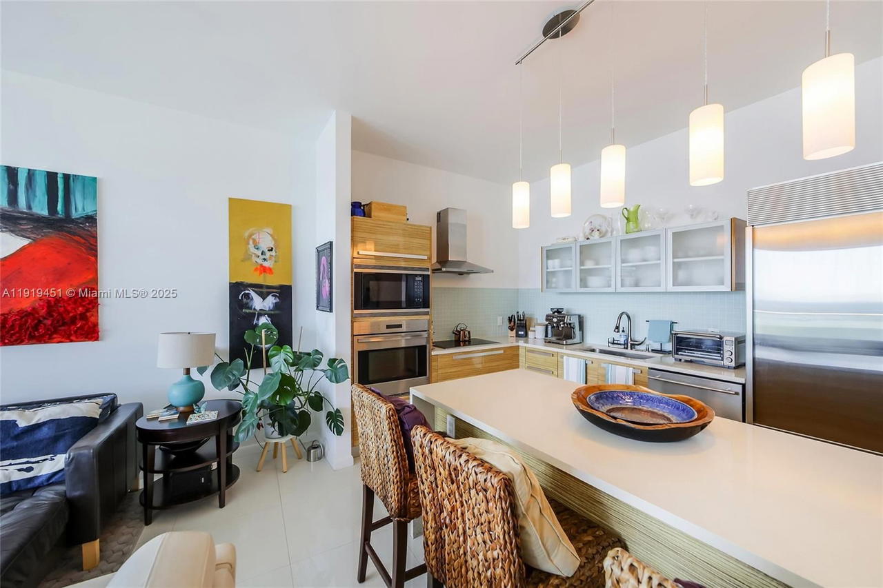 Real estate property located at 2020 Bayshore Dr #1604, Miami-dade, Paramount Bay Condo, Miami, FL