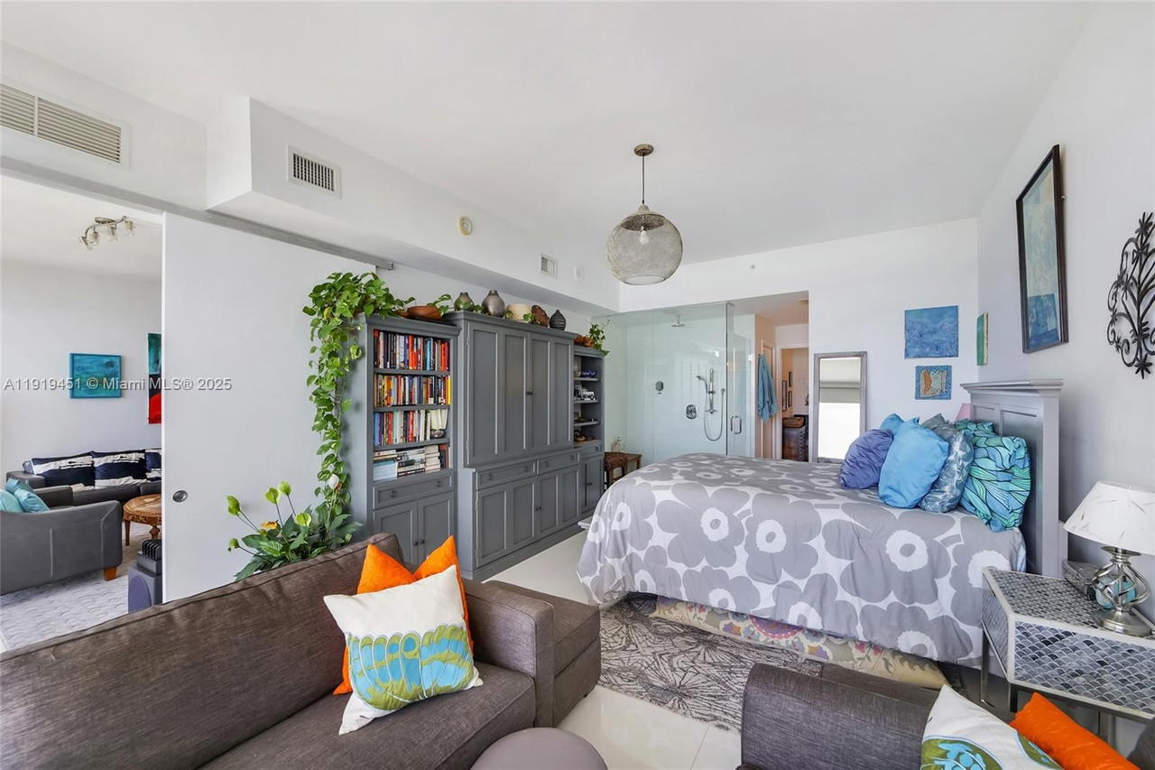 Real estate property located at 2020 Bayshore Dr #1604, Miami-dade, Paramount Bay Condo, Miami, FL