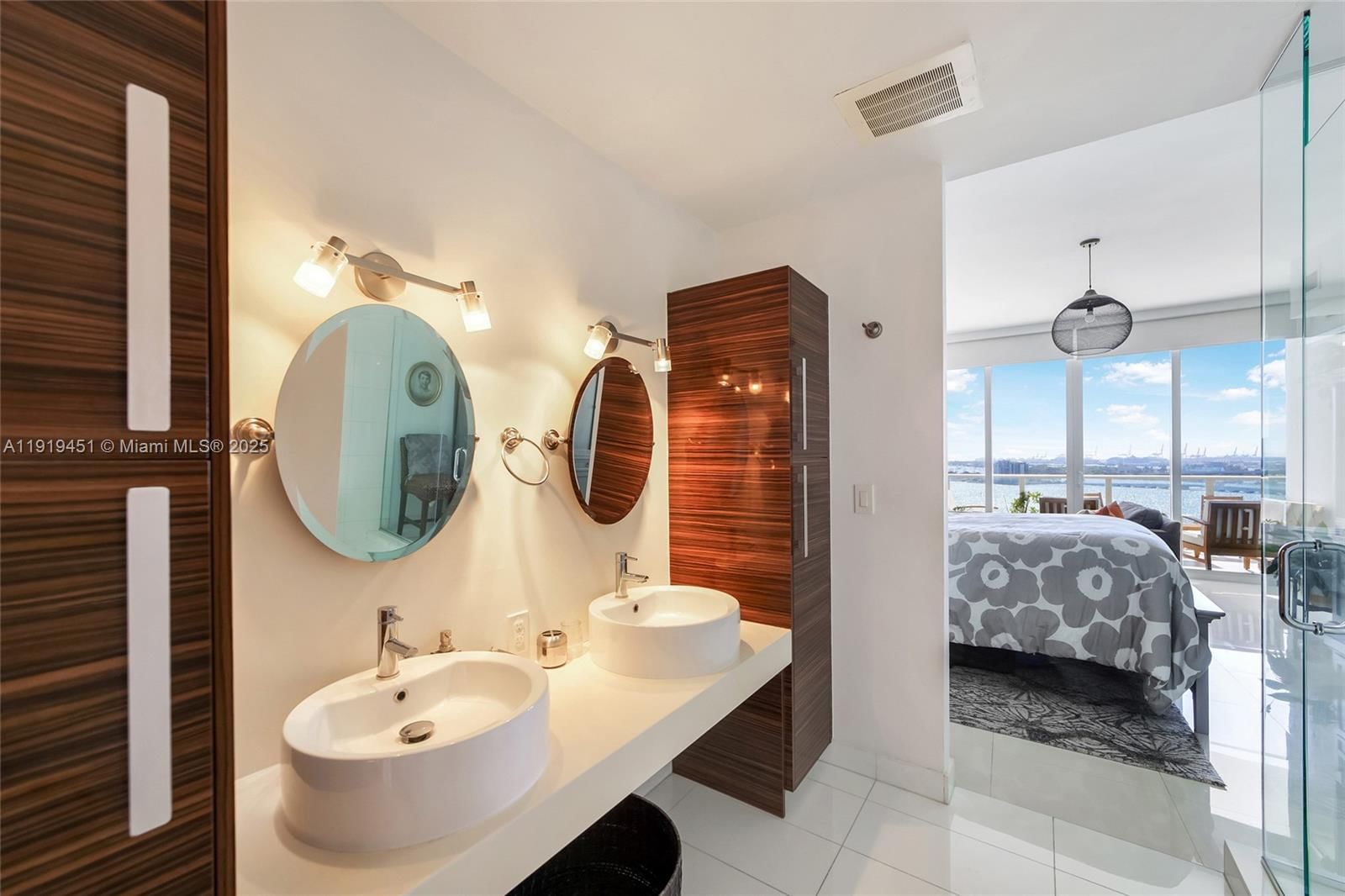 Real estate property located at 2020 Bayshore Dr #1604, Miami-dade, Paramount Bay Condo, Miami, FL