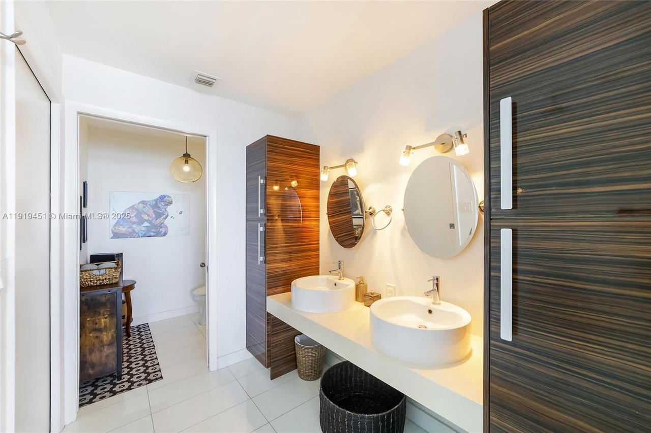 Real estate property located at 2020 Bayshore Dr #1604, Miami-dade, Paramount Bay Condo, Miami, FL