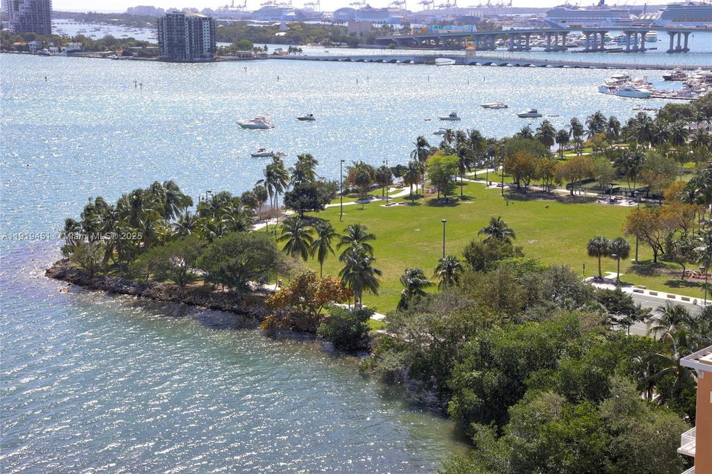 Real estate property located at 2020 Bayshore Dr #1604, Miami-dade, Paramount Bay Condo, Miami, FL